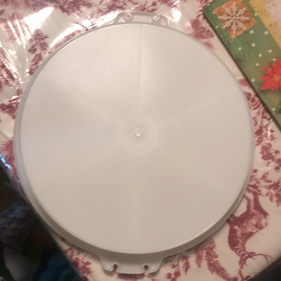12 inch Round Divided Tupperware Bowl - Picture 12 of 12